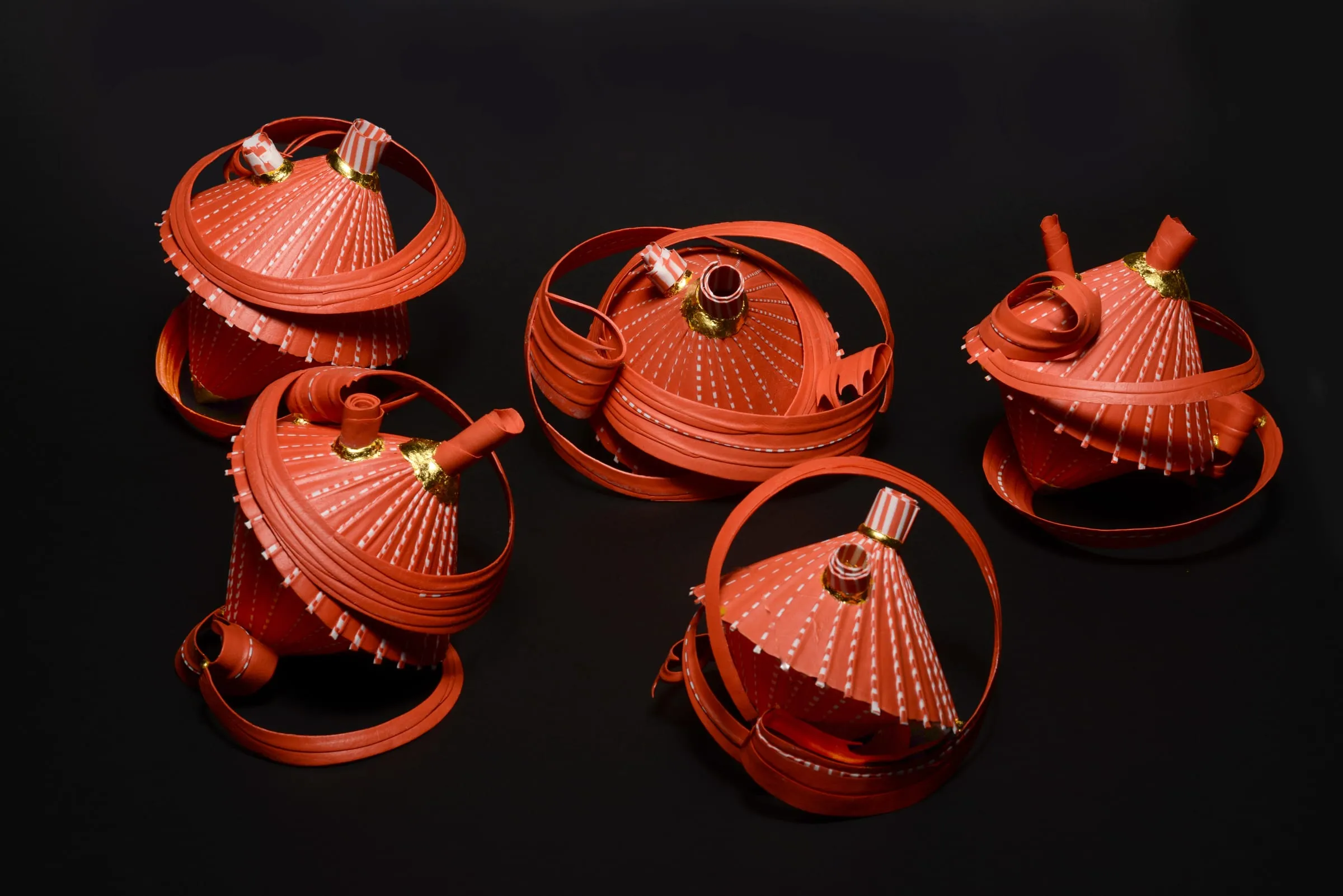 Dancing teapots · Paula Bastiaansen