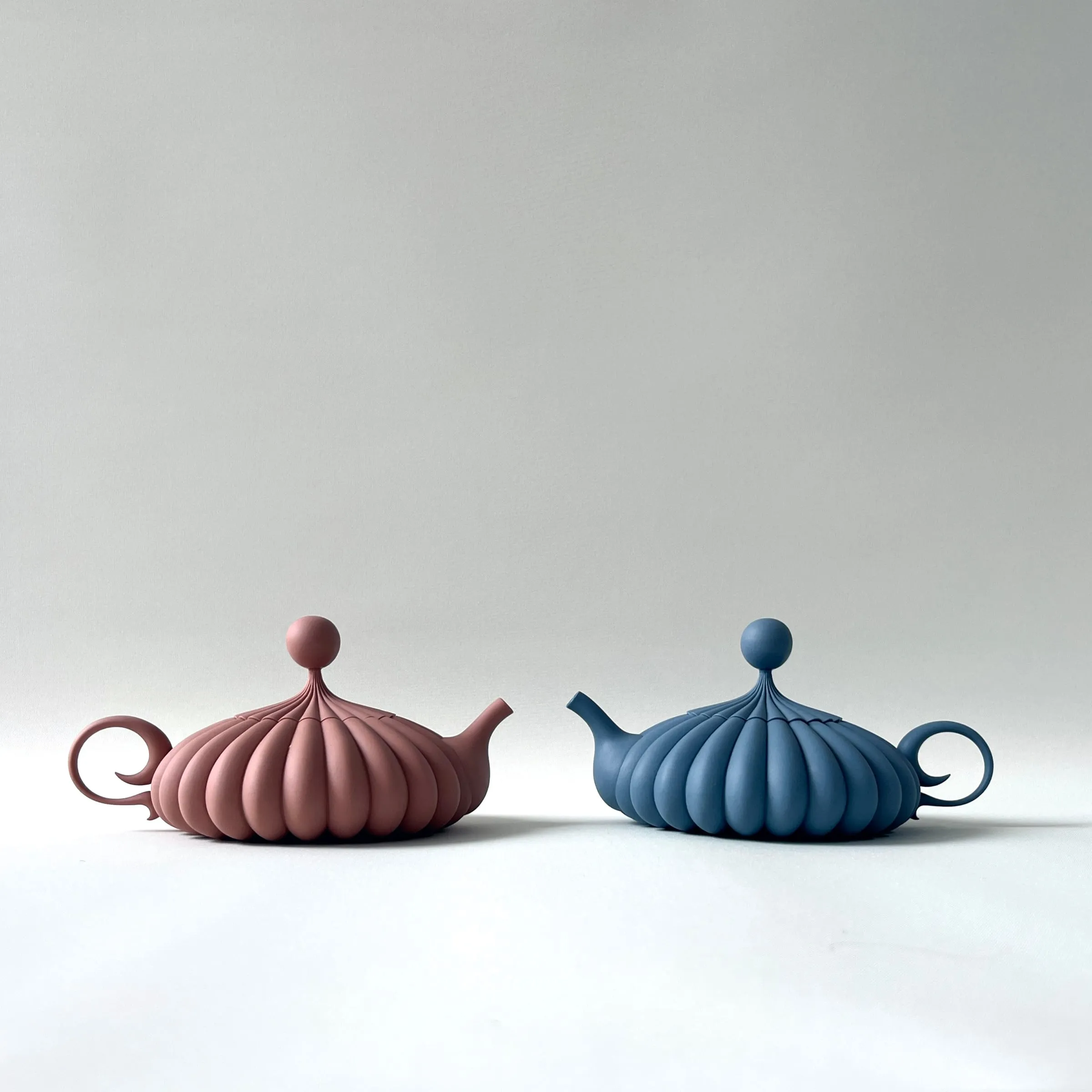 Flat-Form Teapot · Seika Takahashi